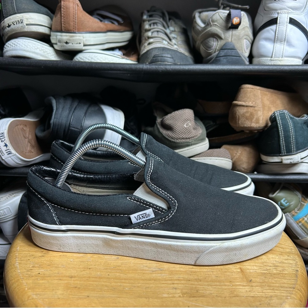 Vans slip on black